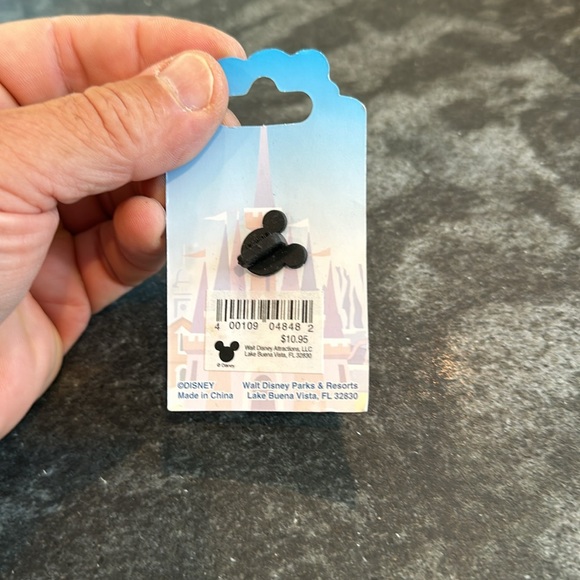 Walt Disney World Resorts Daisy Duck pin. 2006. Original owner. Never used. 3D. - Picture 3 of 6